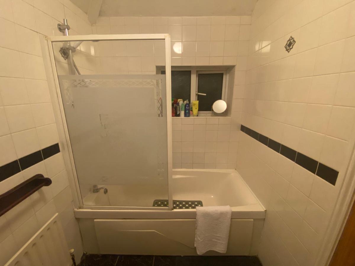 Cosy City Centre Guest Room Shared Home Galway Bagian luar foto